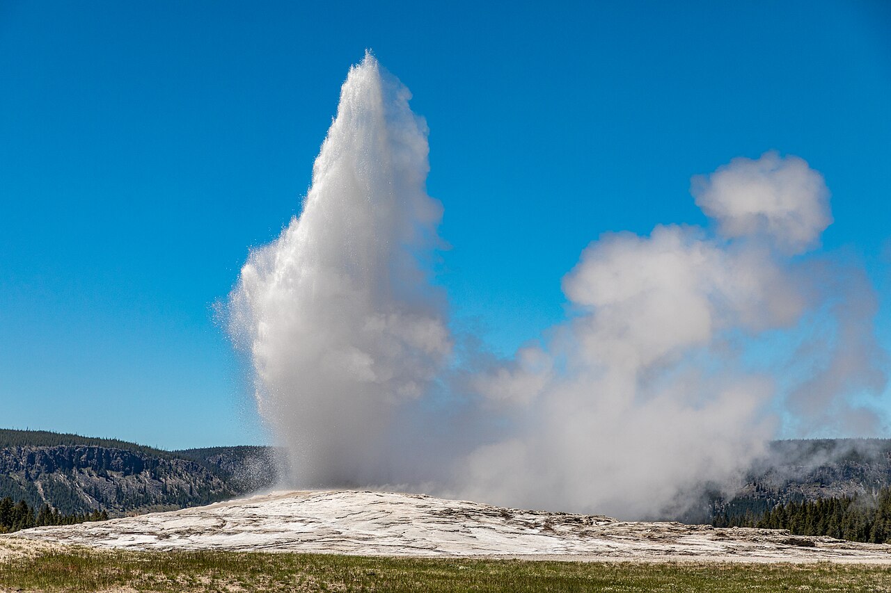 Old Faithful & the Upper Geyser Basin